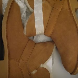 UGG Zariyah Ankle Boot size 9.5